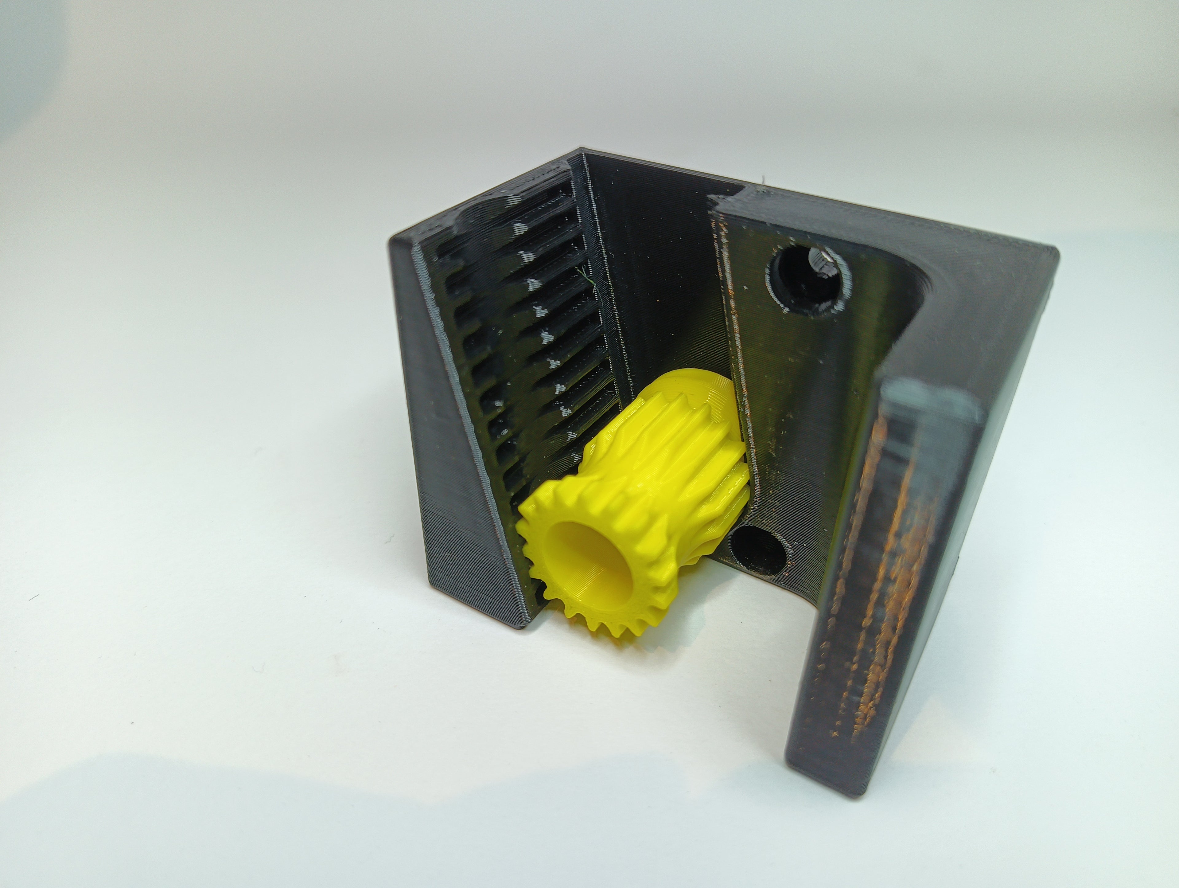 Gravity broom holder (20mm-26mm)