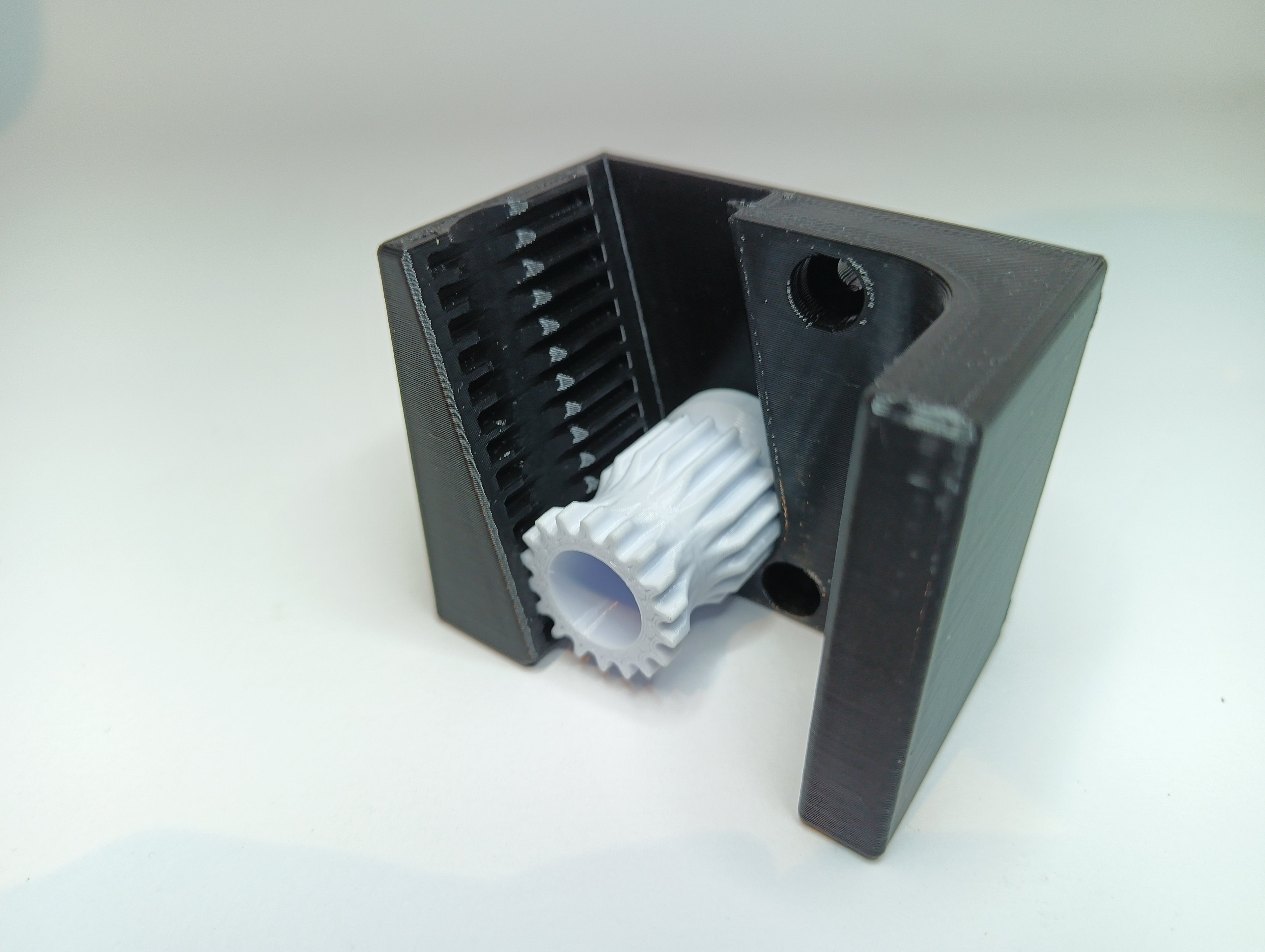 Gravity broom holder (20mm-26mm)