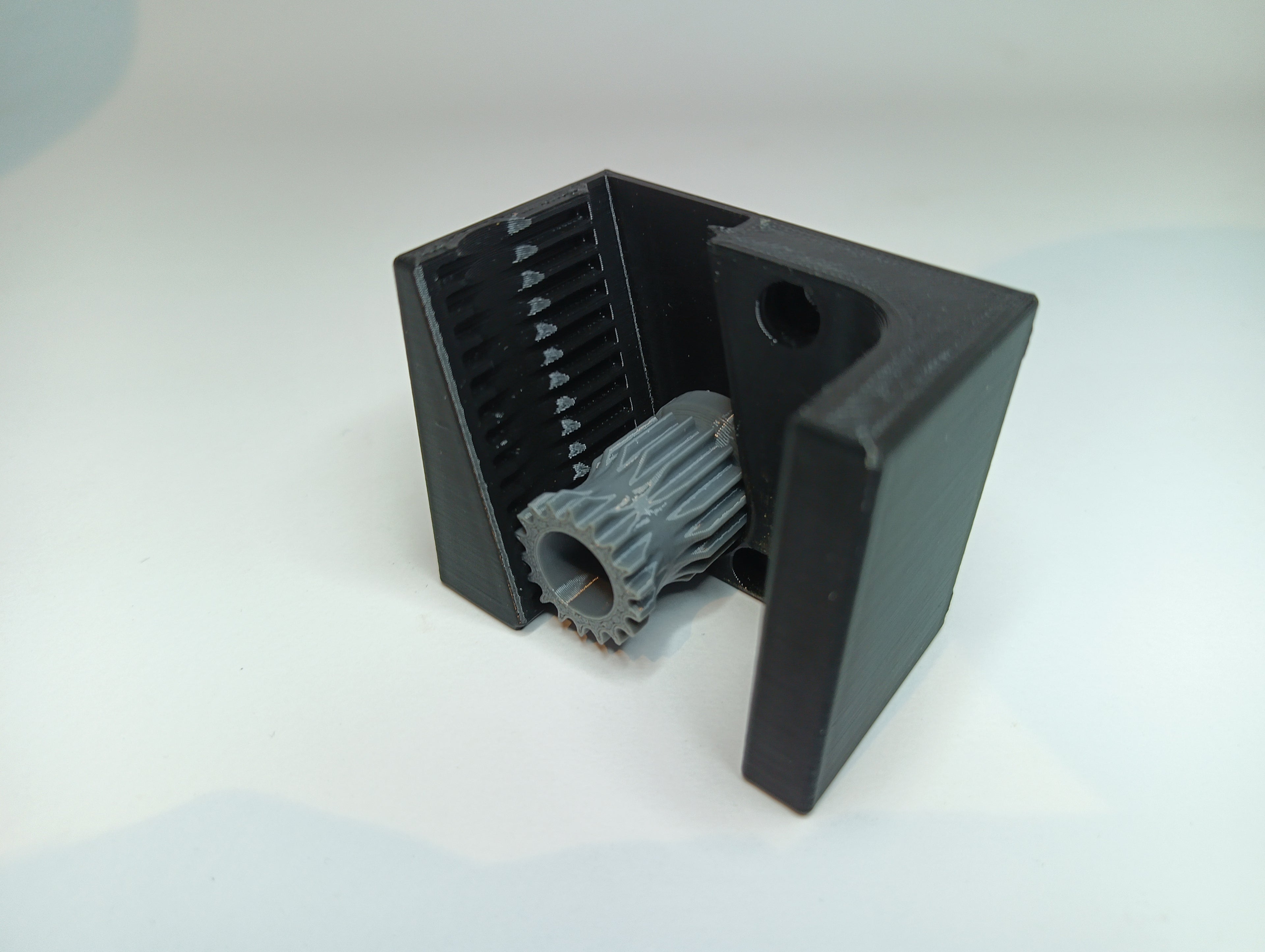 Gravity broom holder (20mm-26mm)