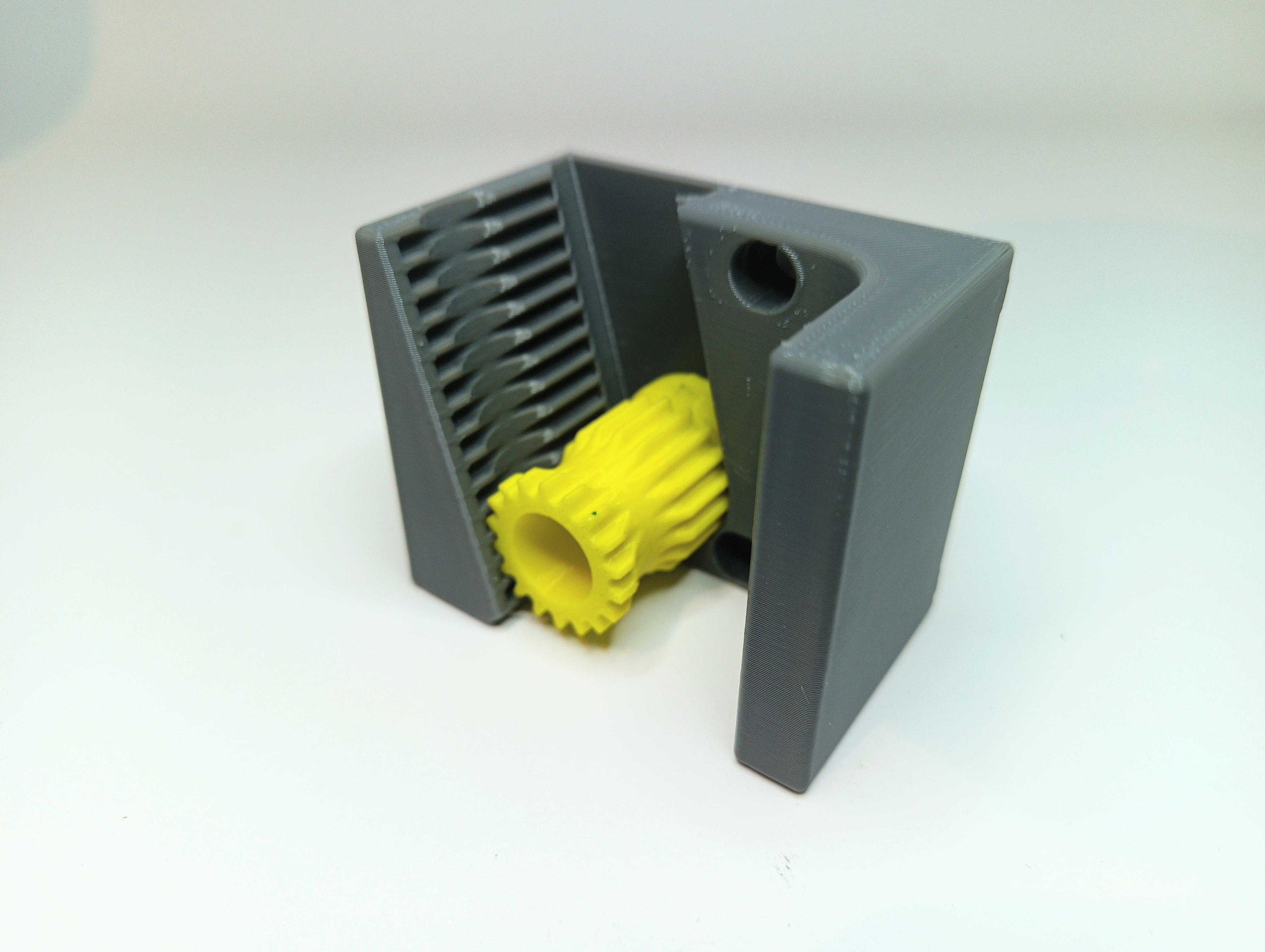 Gravity broom holder (20mm-26mm)