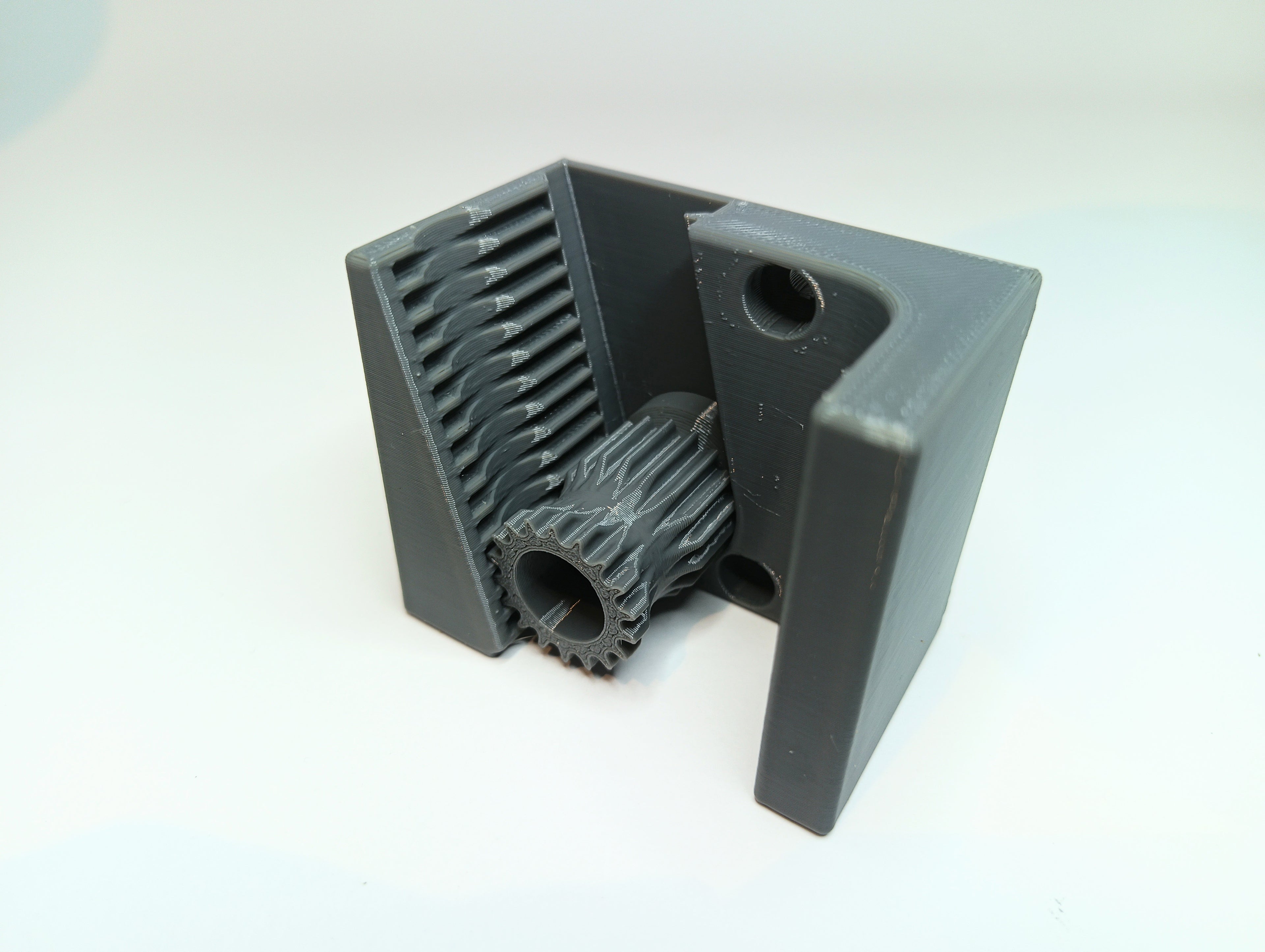 Gravity broom holder (20mm-26mm)