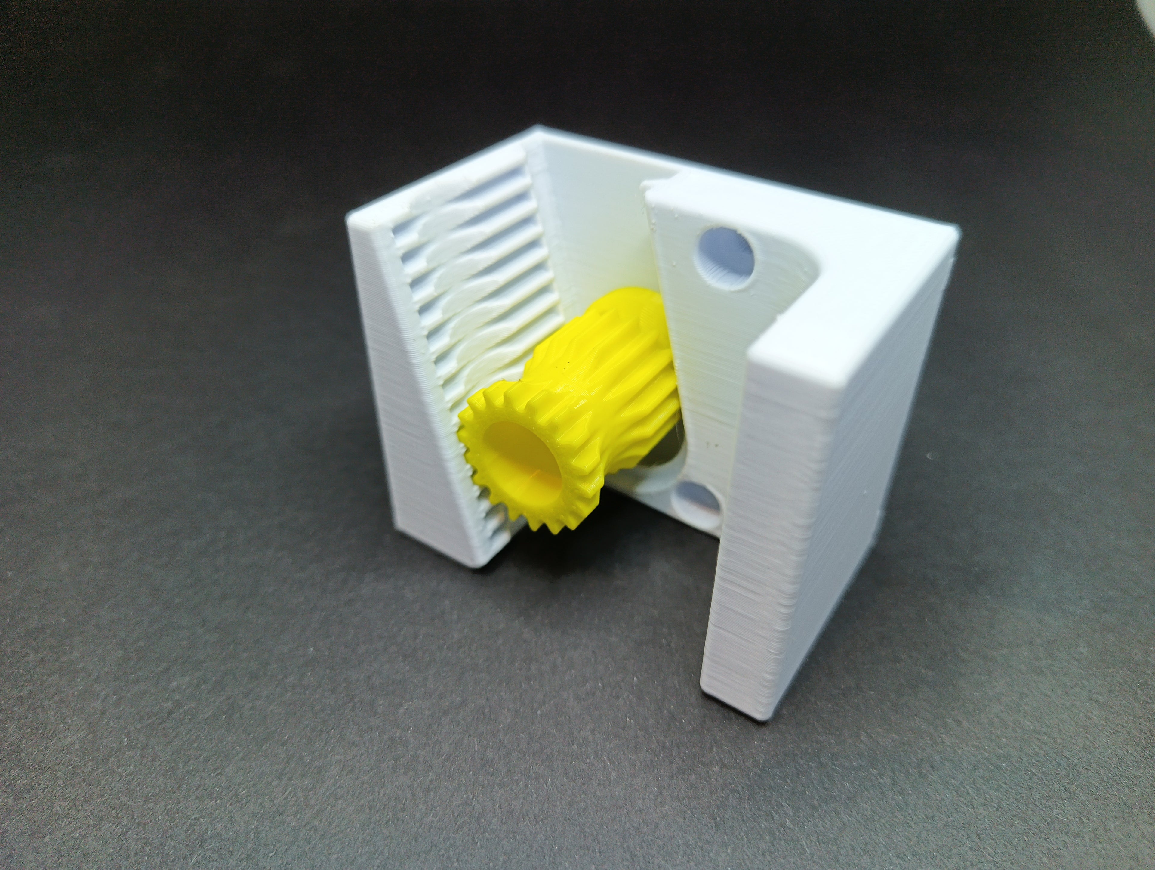 Gravity broom holder (20mm-26mm)