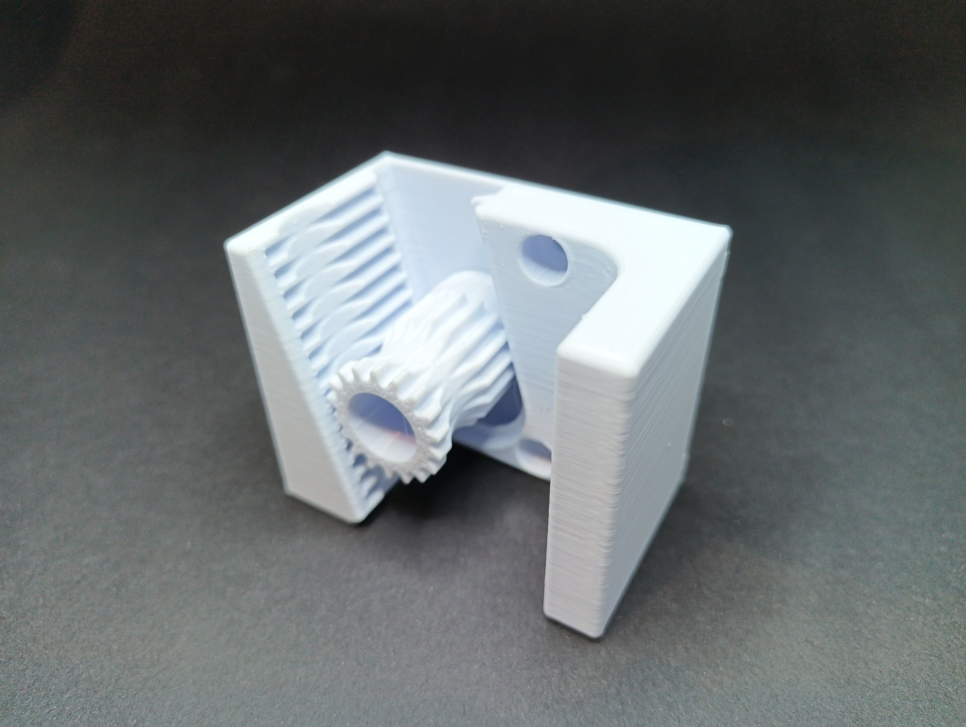 Gravity broom holder (20mm-26mm)