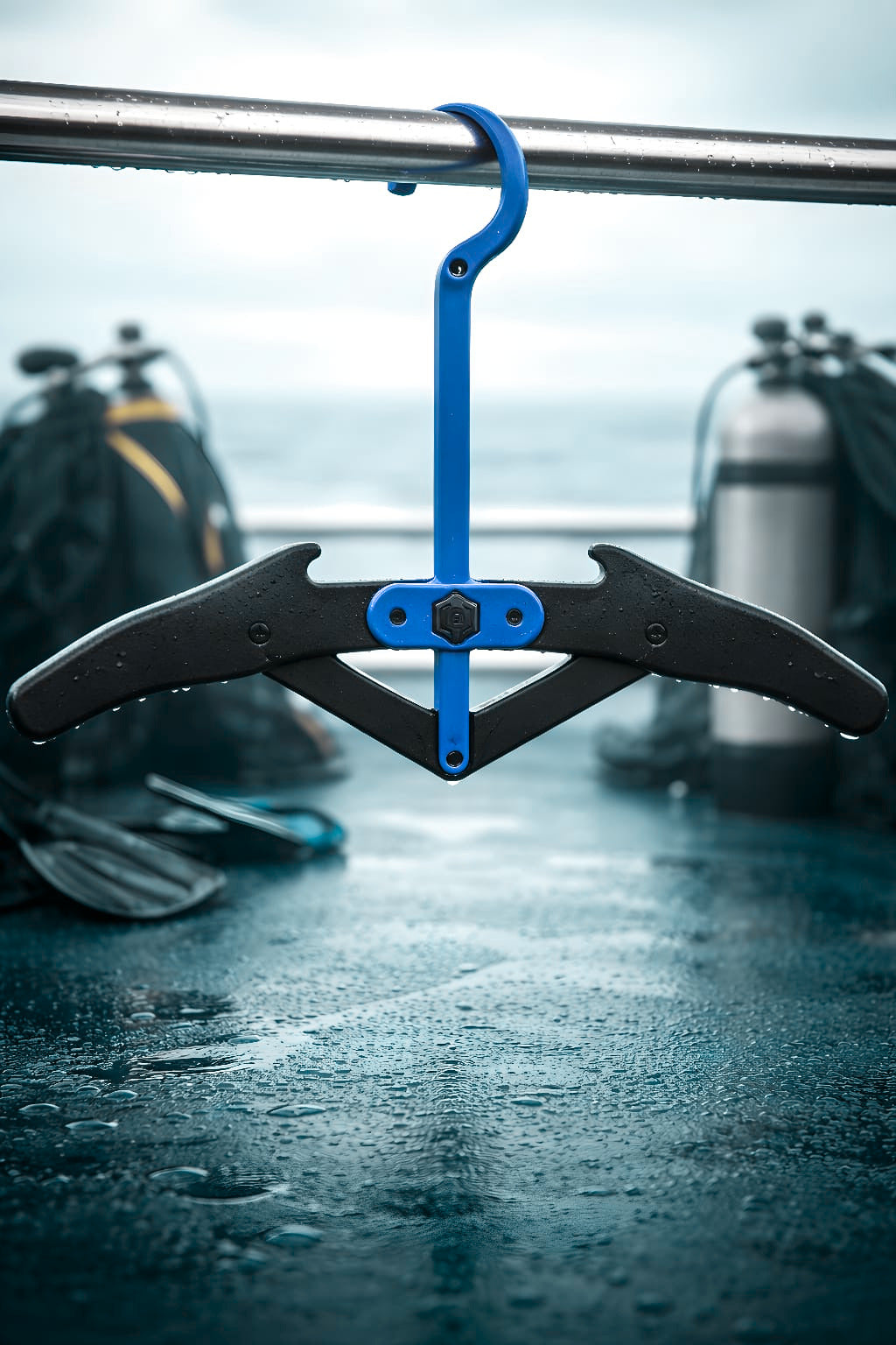 Folding hanger